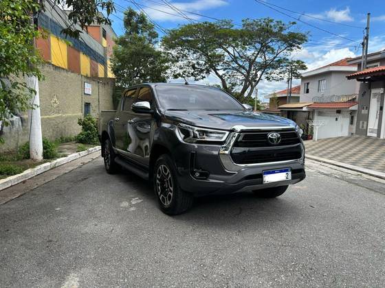 TOYOTA HILUX 2.8 D-4D TURBO DIESEL CD SRX 4X4 AUTOMÁTICO